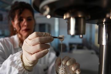 uno dei nostri ricercatori al lavoro uno dei nostri ricercatori al lavoro