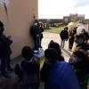 Studente del Liceo scientifico L. Pirandello di Lampedusa mentre spiega le attività dell'Osservatorio all'interno dei laboratori