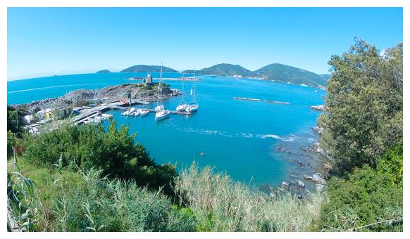 Panorama dall'alto della Baia di Santa Teresa (Spezia)