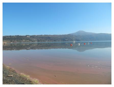Fioritura di cianobatteri sul lago di Albano (Lazio)