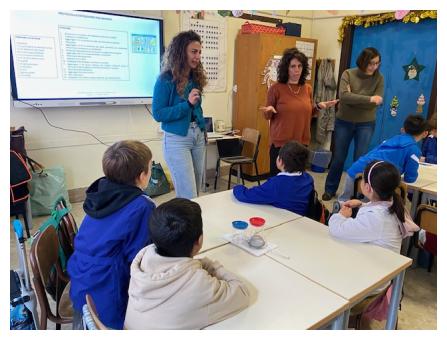 M. Costanzo e L. Di Gregorio durante l'attività a scuola