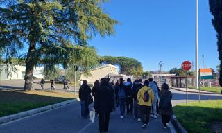 Gli studenti del Liceo M. Montessori raggiungono i laboratori del CR Casaccia