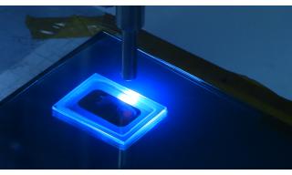 Trattamento della resina sigillante nell'incapsulmante di OLED su substrato rigido