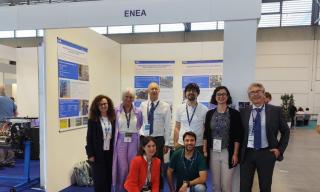 Stand ENEA da sx a dx: Marzo, Luprano, Tatì, Leoni, Fava, Barbieri, in basso: Ceroni e Fortunato