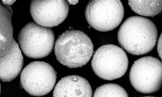 Immagine al microscopio di polvere SS316L dopo il trattamento al plasma Immagine al microscopio di polvere SS316L dopo il trattamento al plasma